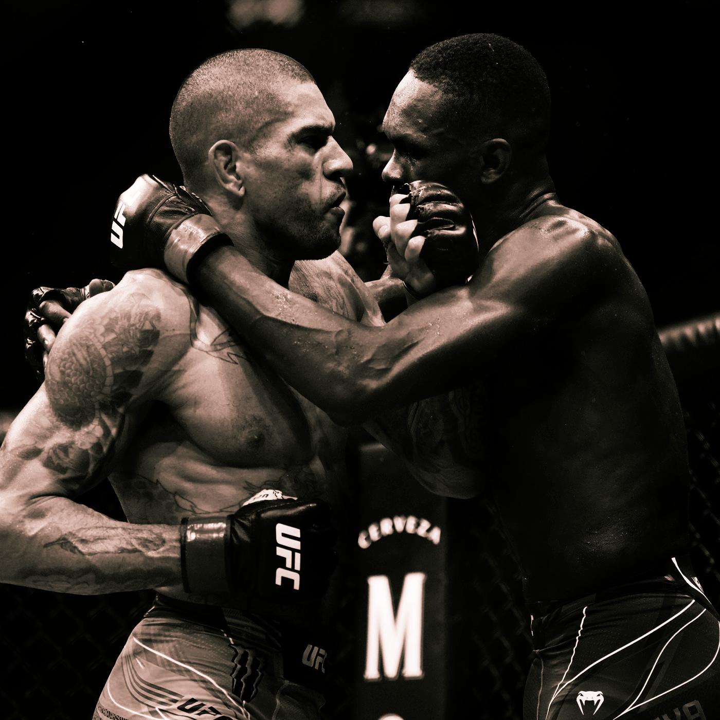 Alex Pereira fighting Israel Adesanya